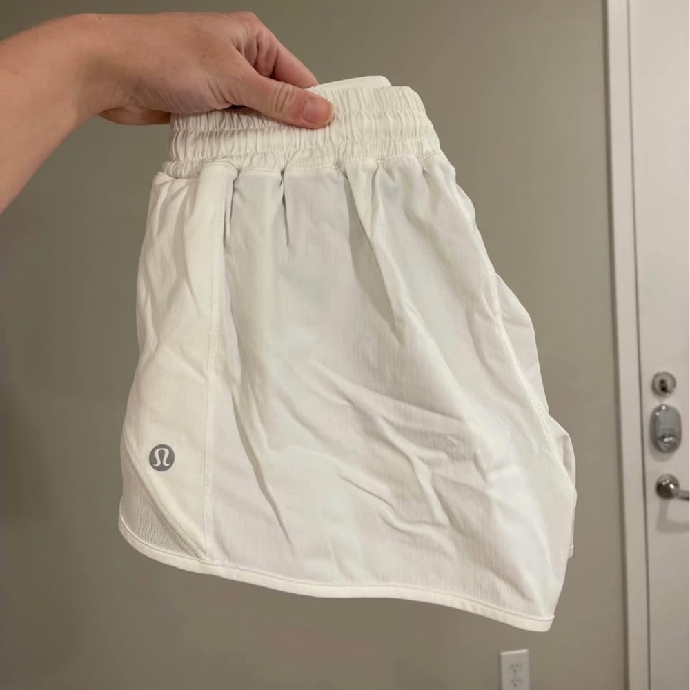 Brand New Lululemon High Rise Hotty Hot Short 2.5